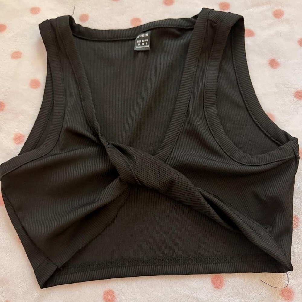 SHEIN Black Ribbed Twist-Front Crop Tank